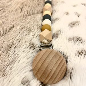 Silicone Beaded Paci Clip.